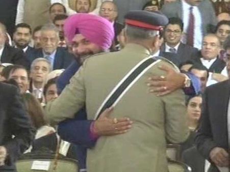 సిగ్గుమాలిన పని, నకిలీ దేశభక్తి: మాజీ క్రికెటర్ సిద్ధు, బీజేపీపై శివసేన తీవ్ర విమర్శలు