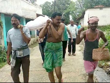 ఎవరూ ముందుకు రాలేదు: బిచ్చగత్తెకు అంత్యక్రియలు నిర్వహించిన ఎమ్మెల్యే