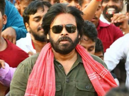 పవన్ కంటికి మళ్లీ ఆపరేషన్, అందుకే: ఇక ఆ తర్వాత నో బ్రేక్!