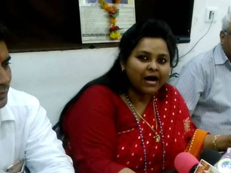 గాంధీని గాడ్సే చంపకపోయుంటే నేనే చంపేదాన్ని: పూజా శకున్ పాండే వివాదాస్పదం