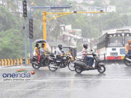 వాయువ్య బంగాళాఖాతంలో అల్పపీడనం..తెలగు రాష్ట్రాలకు భారీ వర్షసూచన