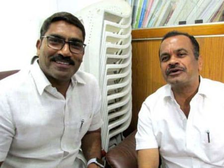 కోమటిరెడ్డి-సంపత్‌ల కేసు: కేసీఆర్ ప్రభుత్వానికి హైకోర్టులో ఊరట