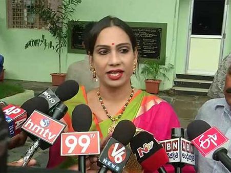 అవమానించారు: టీడీపీ ఎంపీ శివప్రసాద్‌పై తమన్నా సింహాద్రి ఫిర్యాదు