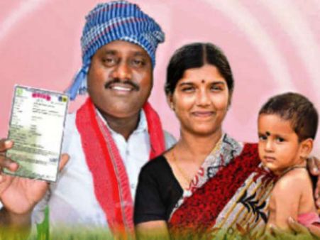 నా పక్కన మరో వ్యక్తా, మా పరువు పోయింది, గొడవలు: టీ ప్రభుత్వ ప్రకటనలపై మహిళ ఆగ్రహం