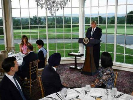 ప్రపంచంలో శక్తిమంతమైన మహిళ: సీఈవోలకు విందులో ఇంద్రానూయికి ట్రంప్ ప్రశంస