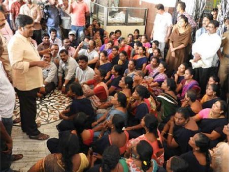 టీటీడీలో లైంగిక ఆరోపణల కలకలం:తన కుమార్తెను లైంగికంగా వేధిస్తున్నాడని ఏఈవోపై మహిళా ఉద్యోగి ఫిర్యాదు