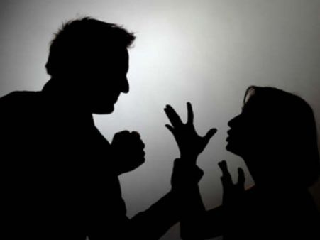 కట్ చేసింది: ప్రియుడితో పట్టుబడిన భార్య ... భర్తనుఏమి చేసిందో తెలుసా..?