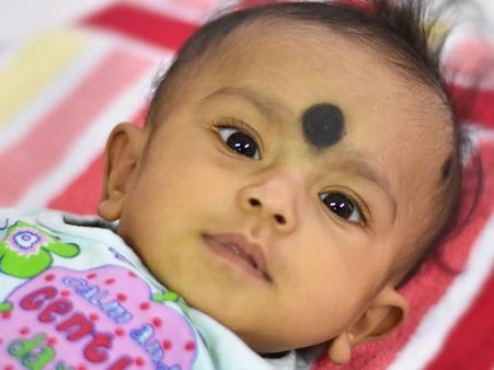 పసిపాప గుండె ఆపరేషన్ కోసం కన్నతల్లి ఒంటరి పోరాటం: మీ సాయం కావాలి