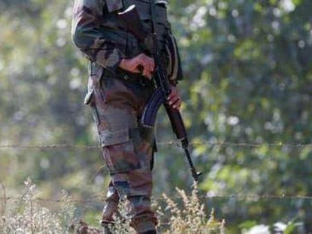 ఘర్షణ: ఇద్దరు జవాన్లను కాల్చి చంపి, ఆత్మహత్యకు పాల్పడ్డ మరో జవాను