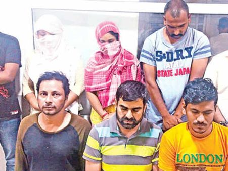 పైకి మసాజ్ సెంటర్! లోపల మాత్రం వ్యభిచార దందా, యువతులతోపాటు 8మంది అరెస్ట్