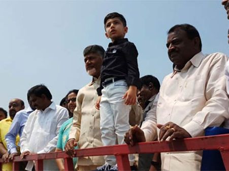 చారిత్రక ఘట్టం, ఎంతో ఆనందం: పోలవరం గ్యాలరీ వాక్‌లో చంద్రబాబు ఫ్యామిలీ