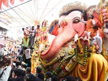 బాలాపూర్ లడ్డూకు రికార్డ్ ధర: రూ.16.60 లక్షలు, దక్కించుకున్న శ్రీనివాస్ గుప్తా