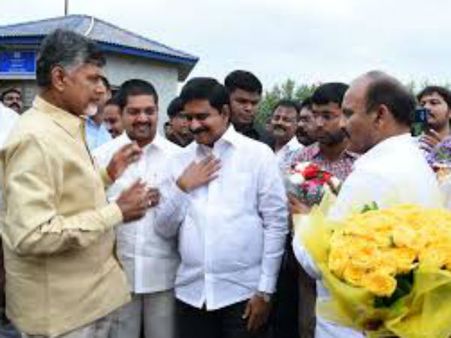 నేడు కిడారి, సోమా కుటుంబాలకు సిఎం పరామర్శ:విదేశీ పర్యటన ముగించి విజయవాడకు చేరుకున్న చంద్రబాబు