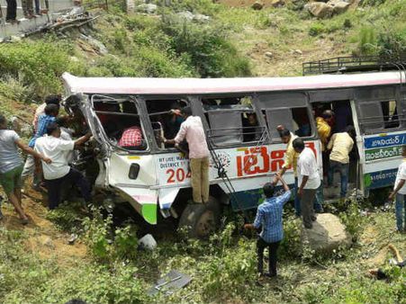 60కి పెరిగిన బస్సు ప్రమాదం మృతులు, హత్యాయత్నం కేసు నమోదు చేయాలని హెచ్చార్సీలో పిటిషన్