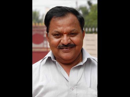 బాబుకు భారీ షాక్: జనసేనలోకి టీటీడీ మాజీ చైర్మన్ చదలవాడ, కారణం ఇదే!