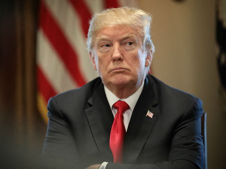 ట్రంప్ షాకింగ్ నిర్ణయం: ఇమ్మిగ్రంట్లకు గ్రీన్ కార్డులు ఇవ్వకూడదని నిర్ణయం