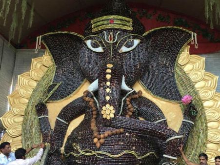 చెరుకుతో 30 అడుగుల శ్రీ వినాయకుడు, 4 వేల కేజీల లడ్డు, గణపయ్యకు ప్రత్యేక పూజలు!