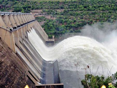 కృష్ణమ్మ పరవళ్లు:నాలుగేళ్ల తరువాత నిండు కుండలా నాగార్జున సాగర్...పులిచింతల కూడా ఫుల్లే!