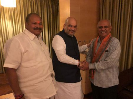 బీజేపీలో చేరిన మాజీ సిఎస్ ఐవైఆర్ కృష్ణారావు:అమిత్ షా సమక్షంలో పార్టీలో జాయిన్