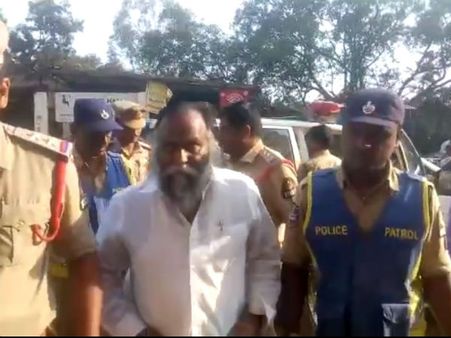 మానవ అక్రమ రవాణా?: ఆ ఫ్యామిలీని అమెరికాలోనే వదిలేశారు, జగ్గారెడ్డి అరెస్ట్