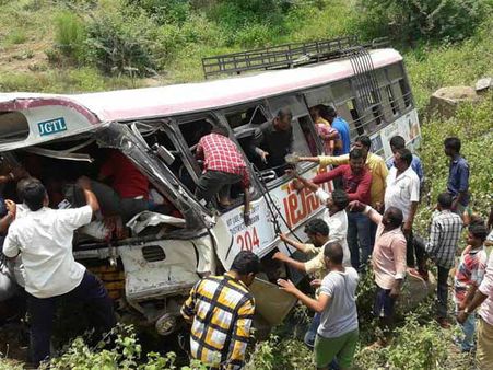 ఆర్టీసీ చరిత్రలో అతిపెద్ద ప్రమాదం: ఫిట్‌నెస్ లేదని డ్రైవర్ చెప్పినా! ఆసుపత్రిలో మృతి