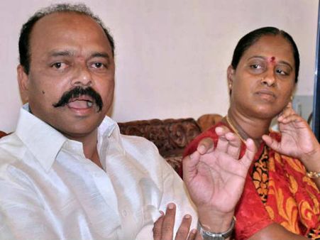 దౌర్జన్యాలు, సెటిల్‌మెంట్లకు కేరాఫ్ అడ్రస్: కొండా దంపతులపై విరుచుకుపడ్డ టీఆర్ఎస్ నేతలు