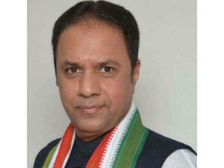 టీఆర్ఎస్‌లోకి మాజీ స్పీకర్ సురేష్ రెడ్డి, కేటీఆర్‌తో భేటీ: కీలక బాధ్యతలు!