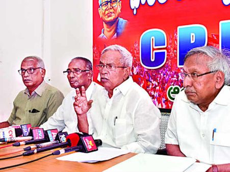 రాష్ట్రంలో అభివృద్ది జాడ ఎక్కడ?...ఆ భూములన్నీ ఖాళీగానే:వామపక్షాల బస్సు యాత్ర ముగింపు