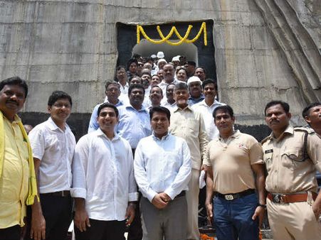 పోలవరమంటే జగన్‌కు తెలియదు...జైలు తలుపుకు ఎన్ని ఊచలుంటాయో బాగా తెలుసు:టిడిపి మంత్రులు