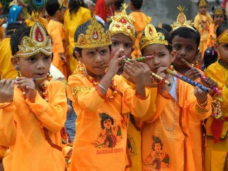 కృష్ణ జన్మాష్టమి: శ్రీకృష్ణుడు అంటే ఎవరు? 