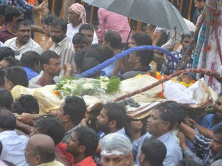 కిడారి, సోమ అంత్యక్రియలు పూర్తి...అధికారిక లాంఛనాలతో అంతిమ సంస్కారాలు