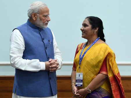 మీరెంతో సాధించాలి: ఏపీ ఉపాధ్యాయినికి ప్రధాని నరేంద్ర మోడీ ప్రశంసలు