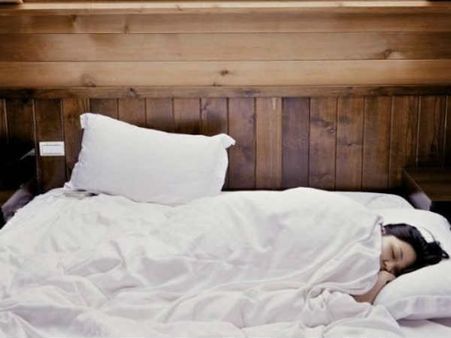 నాసా బంపర్ ఆఫర్.. పడుకుంటే 11 లక్షలు చెల్లిస్తుందట