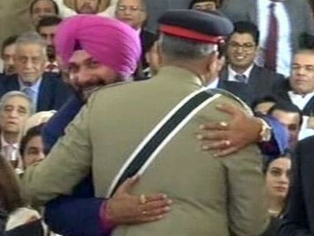 అది రాఫెల్ డీల్ కాదు..కేవలం కౌగిలింత మాత్రమే: బీజేపీకి సిద్ధు చురకలు