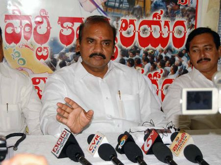 ఎవరిమీదన్నా అనుమానం ఉంటే ఎస్పీకి ఫిర్యాదు చేయండి:పవన్‌కు సలహా ఇచ్చిన మంత్రి పుల్లారావు