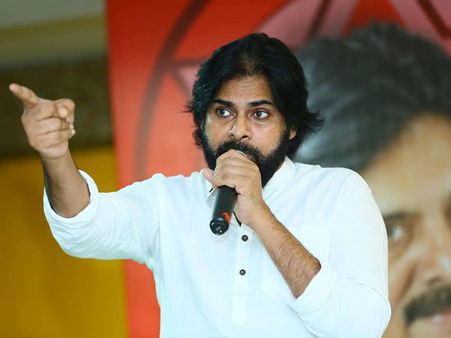 షాకింగ్: పవన్ సభకు వెళ్తే రూ.50వేలు జరిమానా!, రాత్రి జనసేనానిపై దాడి యత్నమంటూ...