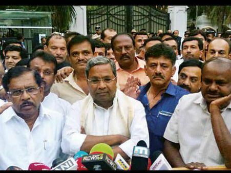 సర్వే దెబ్బ: కర్ణాటక ప్రభుత్వం పనితీరుపై 35 శాతం, నరేంద్ర మోడీ మళ్లీ ప్రధాని!