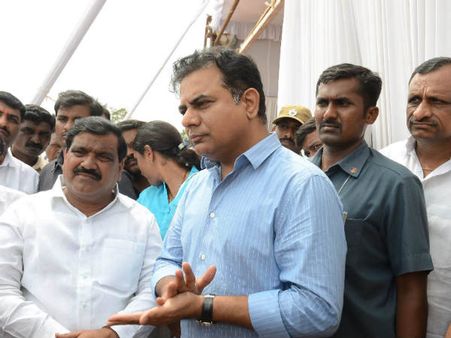 కేబినెట్ భేటీకి కేటీఆర్ డుమ్మా, అందుకే: అసెంబ్లీ రద్దు.. తెలియదు: కేటీఆర్, అందుకు క్షమాపణ