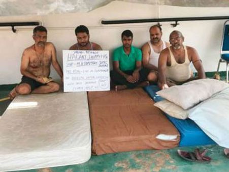 నరకం చూస్తున్నాం! కాపాడండి: 9నెలలుగా నౌకలోనే 8మంది భారత నావికులు