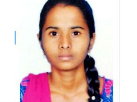 మూడో అంతస్తు నుంచి దూకి బాసర ట్రిపుల్ ఐటీ విద్యార్థిని ఆత్మహత్య, ప్రేమే కారణమా?