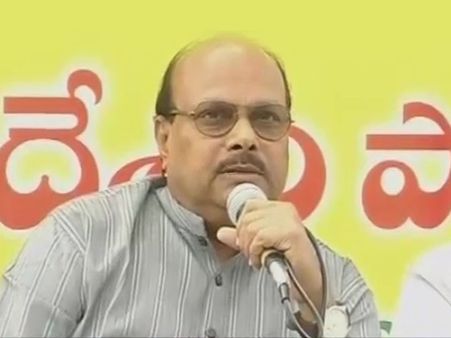 టీడీపీపై కుట్ర, తప్పుడు సర్వేలు, బాబుకు వారెంట్లా?: కేంద్రంపై యనమల, నక్కా నిప్పులు