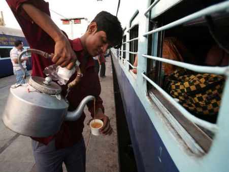 చేదు వార్త: రైళ్లలో టీ, కాఫీ ధరలు పెరిగాయి, ఎంతంటే?