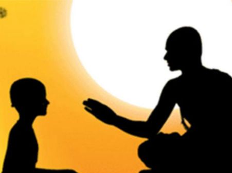 ఉపాధ్యాయ దినోత్సవం: కొవ్వొత్తిలా తన్ను తాను కరిగించుకుని సమాజాన్ని వెలిగించేవాడే గురువు