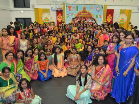 ఐర్లాండ్‌లో ఘనంగా బతుకమ్మ వేడుకలు(పిక్చర్స్)