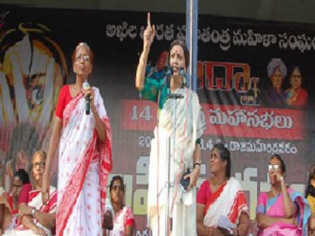 మోడీ, చంద్రబాబు విధానాలు ఒక్కటే...హక్కులు కాలరాయడమే వీళ్ల పని:ఐద్వా నేత బృందా కరత్‌