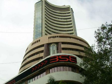 ఆర్బీఐ ప్రకటన ఎఫెక్ట్: కుప్పకూలిన స్టాక్ మార్కెట్లు