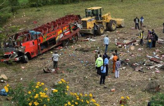 ఘోర రోడ్డు ప్రమాదం: 50మంది మృతి