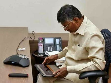 ‘టిట్లీ’ తుఫాను తాకిడి నేపథ్యంలో...పర్యవేక్షణ కోసం శ్రీకాకుళంకు సీఎం చంద్రబాబు పయనం