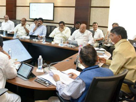 ఏం చేద్దాం?:ఐటి దాడులపై మంత్రివర్గ సహచరులతో సిఎం చంద్రబాబు సమాలోచనలు...సంచలన నిర్ణయాలు..!