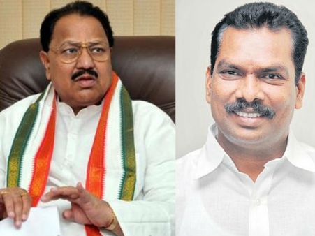 టీఆర్ఎస్‌కు షాక్: ట్విస్టిచ్చిన డీఎస్! కాంగ్రెస్‌లో చేరిన నర్సారెడ్డి, రాములు నాయక్
